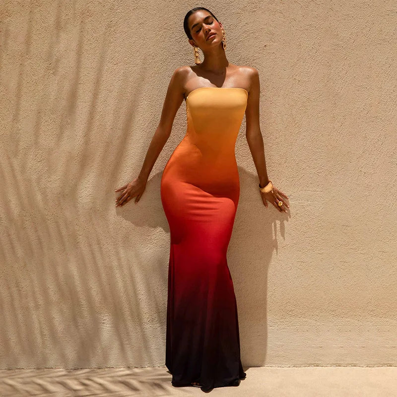 Vestido longo feminino elegante e justo, sem alças, com estampa, perfeito para férias na praia. Ideal para o verão