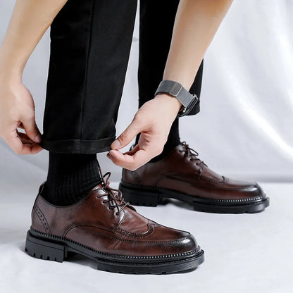 Sapatos de Couro Brogue Masculinos para Negócios, Formais, com Cadarço, Oxford, Solado Grosso, Confortáveis para Casamento e Escritório