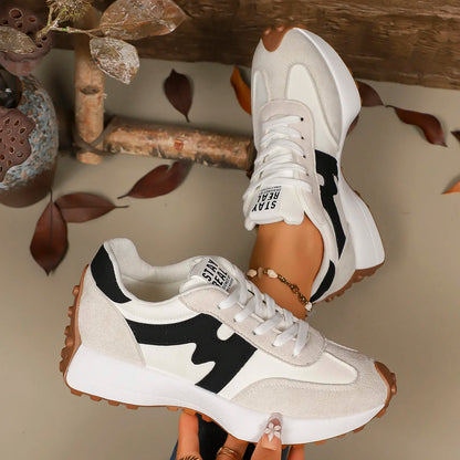 Tênis feminino de grife com sola grossa, estilo casual, esportivo e moderno, leve e confortável para corrida.