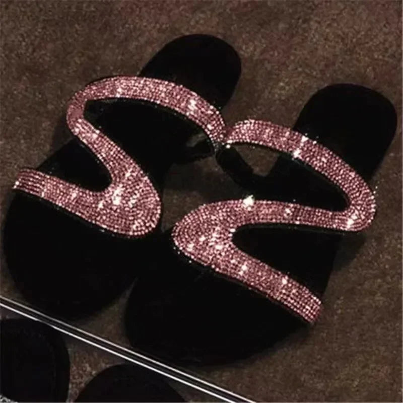 Sandálias femininas sensuais de verão para praia, com bico raso e strass, modelo elegante e confortável, perfeitas para desfiles de moda.