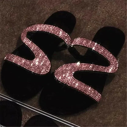 Sandálias femininas sensuais de verão para praia, com bico raso e strass, modelo elegante e confortável, perfeitas para desfiles de moda.