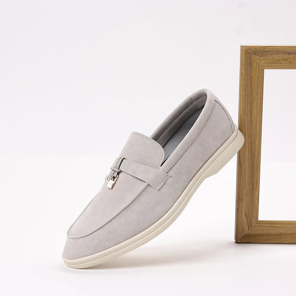 Mocassins Casuais de Tamanho Grande para Homens, Moda Primavera Outono 2026, Novos Sapatos de Couro Camurça de Designer, Sapatos Masculinos de Cor Sólida