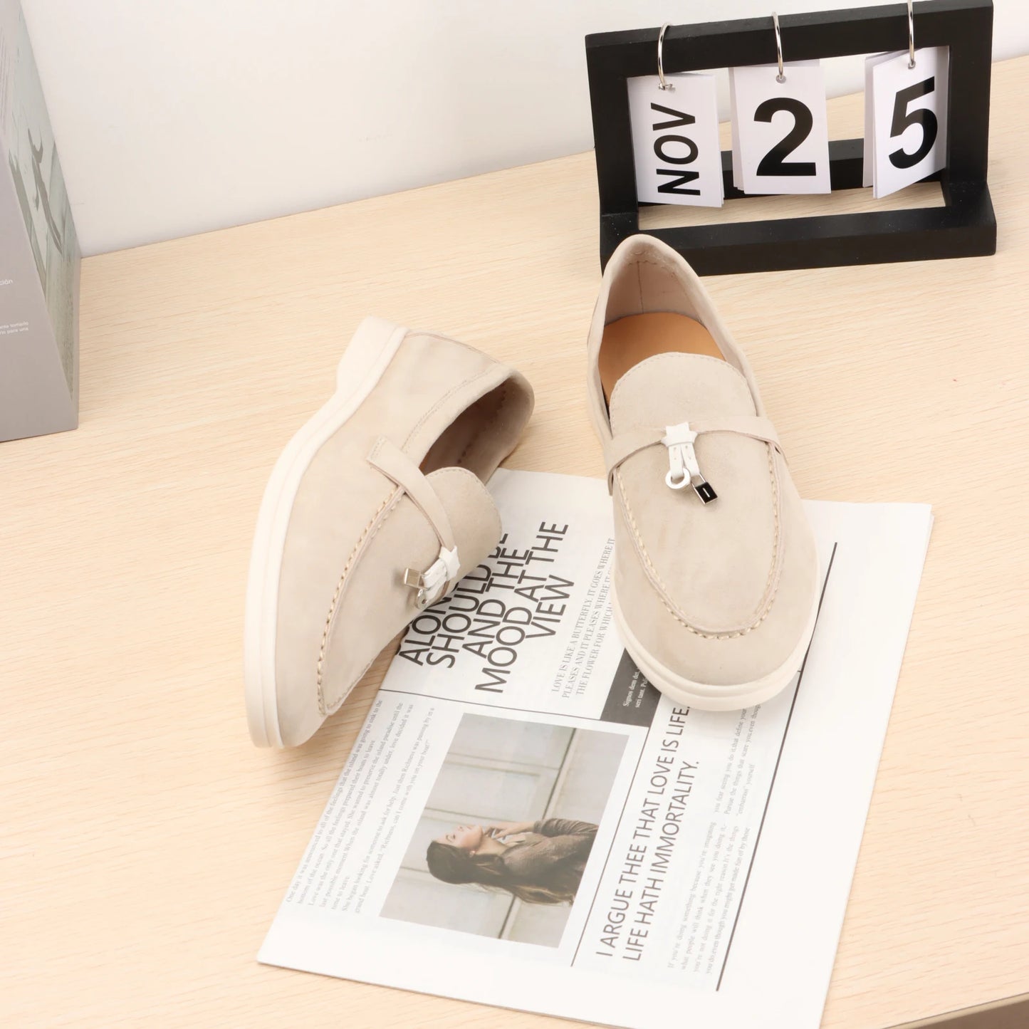Mocassins Femininos de Camurça Sem Logo, Design de Luxo, Sapatos Casuais Confortáveis para Mulheres, Calçados Planos para o Verão