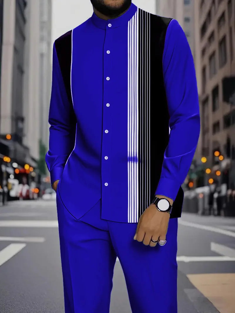 Conjunto de duas peças masculino com camisa de manga comprida com gola alta e estampa de listras verticais coloridas e calça.