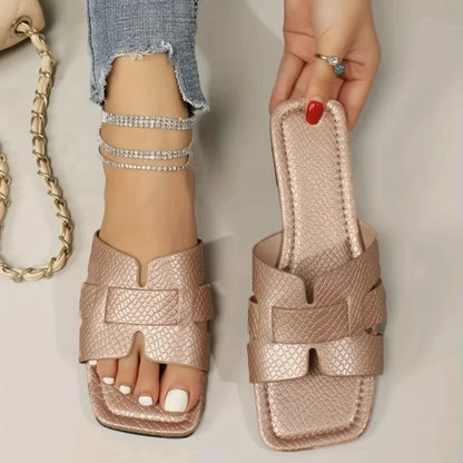 Sandálias femininas plus size, modernas, de malha, com sola plana, casuais, para casais, ideais para praia, confortáveis e perfeitas para o verão.