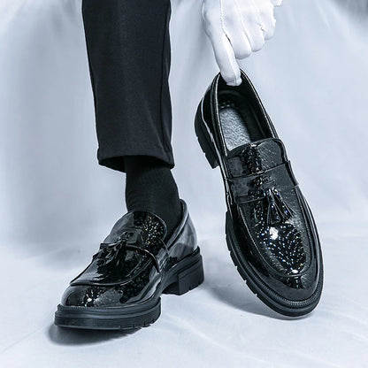 Sapatos de couro brilhante com franjas masculinas de luxo moda negócios escritório oxford mocassins designer italiano casamento sapatos sociais masculinos