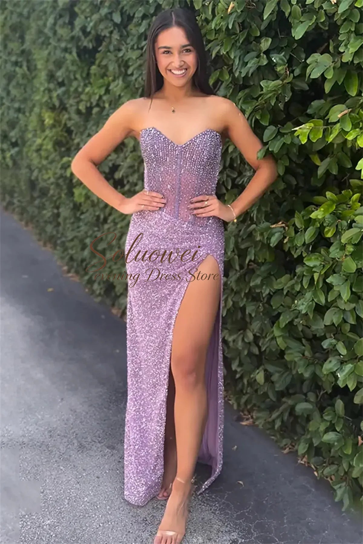 Vestido de Festa Longo Bodycon com Lantejoulas e Corpete, Decote Coração Brilhante, com Miçangas e Fenda Personalizada