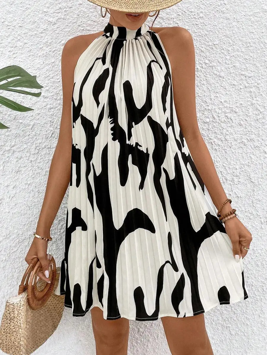 Vestido curto verde-oliva plissado com decote halter