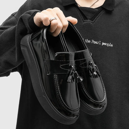 Sapatos Clássicos de Moda para Homens com Fivela Brilhante, Sapatos Pretos Formais para Festas, Solado Grosso, Mocassins Slip-On para Negócios