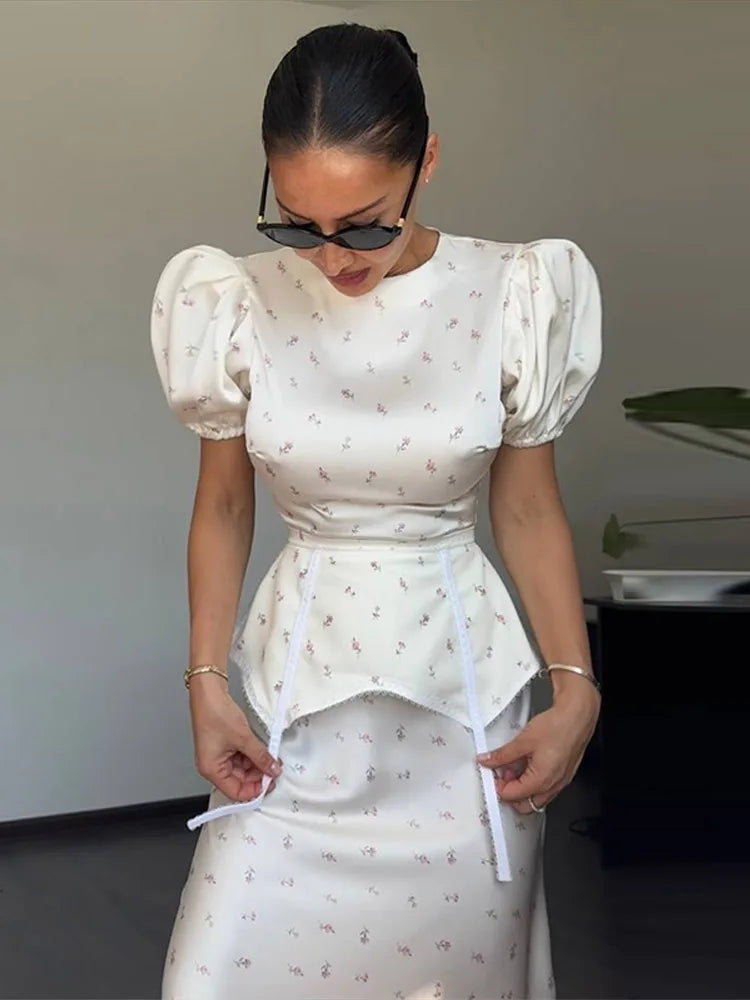 Vestido Estampado Feminino de Cetim Floral Mini com Decote V Profundo, Mangas Bufantes e Cintura Peplum - Vestido de Festa Duas Peças para Mulheres