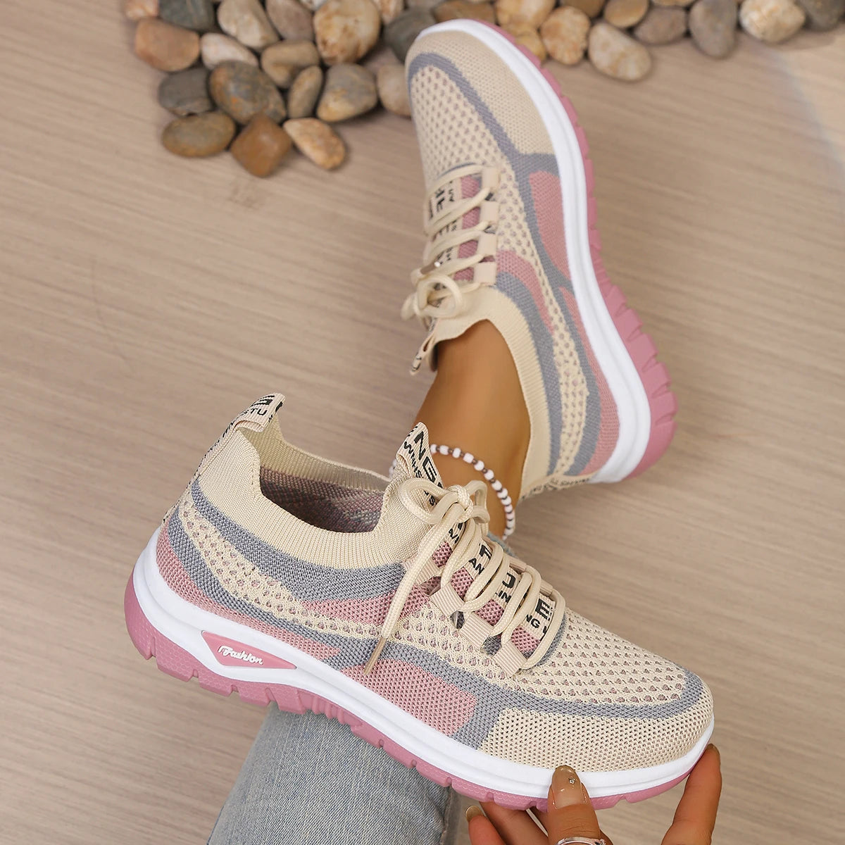 Tênis feminino casual de verão, novo estilo bicolor, versátil, para uso casual e no trabalho.