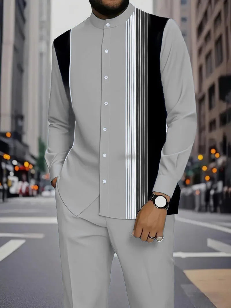 Conjunto de duas peças masculino com camisa de manga comprida com gola alta e estampa de listras verticais coloridas e calça.