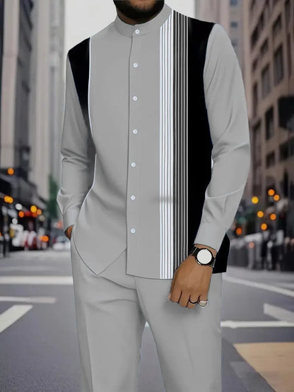 Conjunto de duas peças masculino com camisa de manga comprida com gola alta e estampa de listras verticais coloridas e calça.