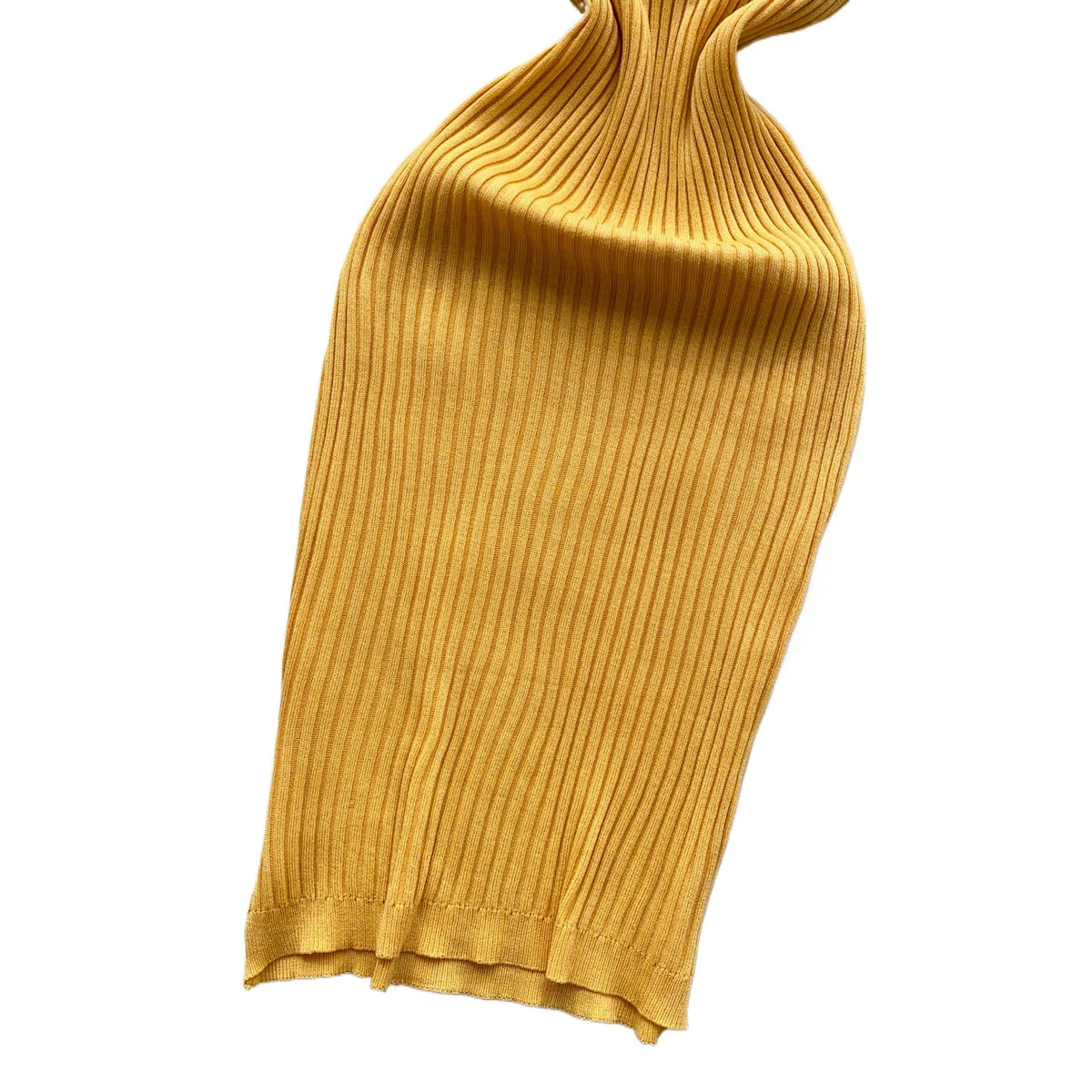 Vestido Mini Bodycon Feminino Amarelo Mostarda Sem Mangas com Recortes em Tricô Canelado Elástico, Sexy para Festas e Baladas