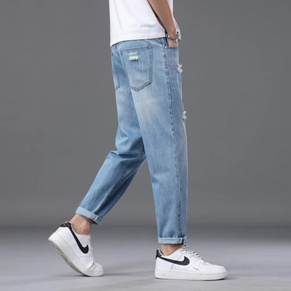 Calça Jeans Masculina Rasgada de Algodão, Corte Reto, Casual e Moderna, Coleção Primavera Verão 2026, para Uso Casual e Atividades ao Ar Livre