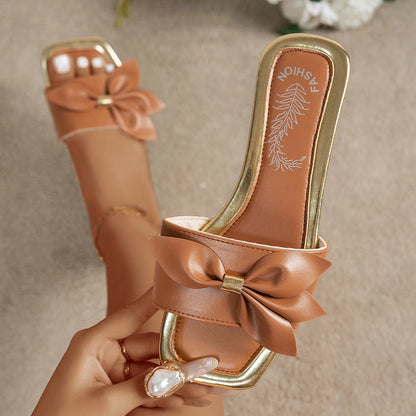 Chinelo feminino da moda para casamento, com nó de borboleta, ideal para festas de noiva. Sandália rasteira de salto baixo, perfeita para a praia. Chinelo feminino da moda.