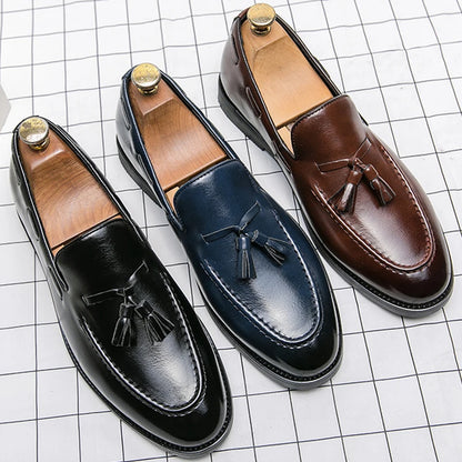 Sapatos masculinos de alta qualidade, estilo slip-on, de couro, casuais, para negócios, modelo brogue, loafers de couro para festas.