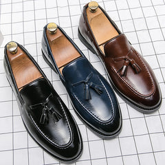 Sapatos masculinos de alta qualidade, estilo slip-on, de couro, casuais, para negócios, modelo brogue, loafers de couro para festas.