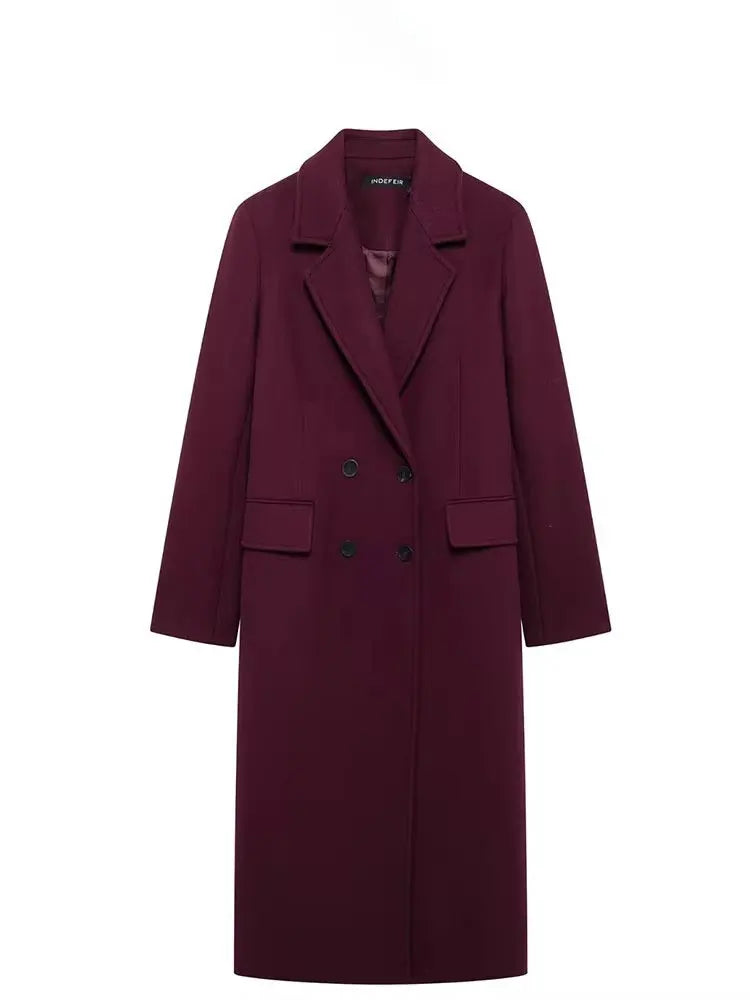 Casaco feminino HH na cor bordô, com abotoamento duplo, mangas compridas e lapela, ideal para outono e inverno. Perfeito para o dia a dia.
