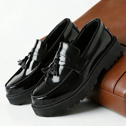 Novos Sapatos de Couro Designer Masculinos Slip On Loafers com Franjas Confortáveis para Negócios e Lazer ao Ar Livre com Solado Grosso