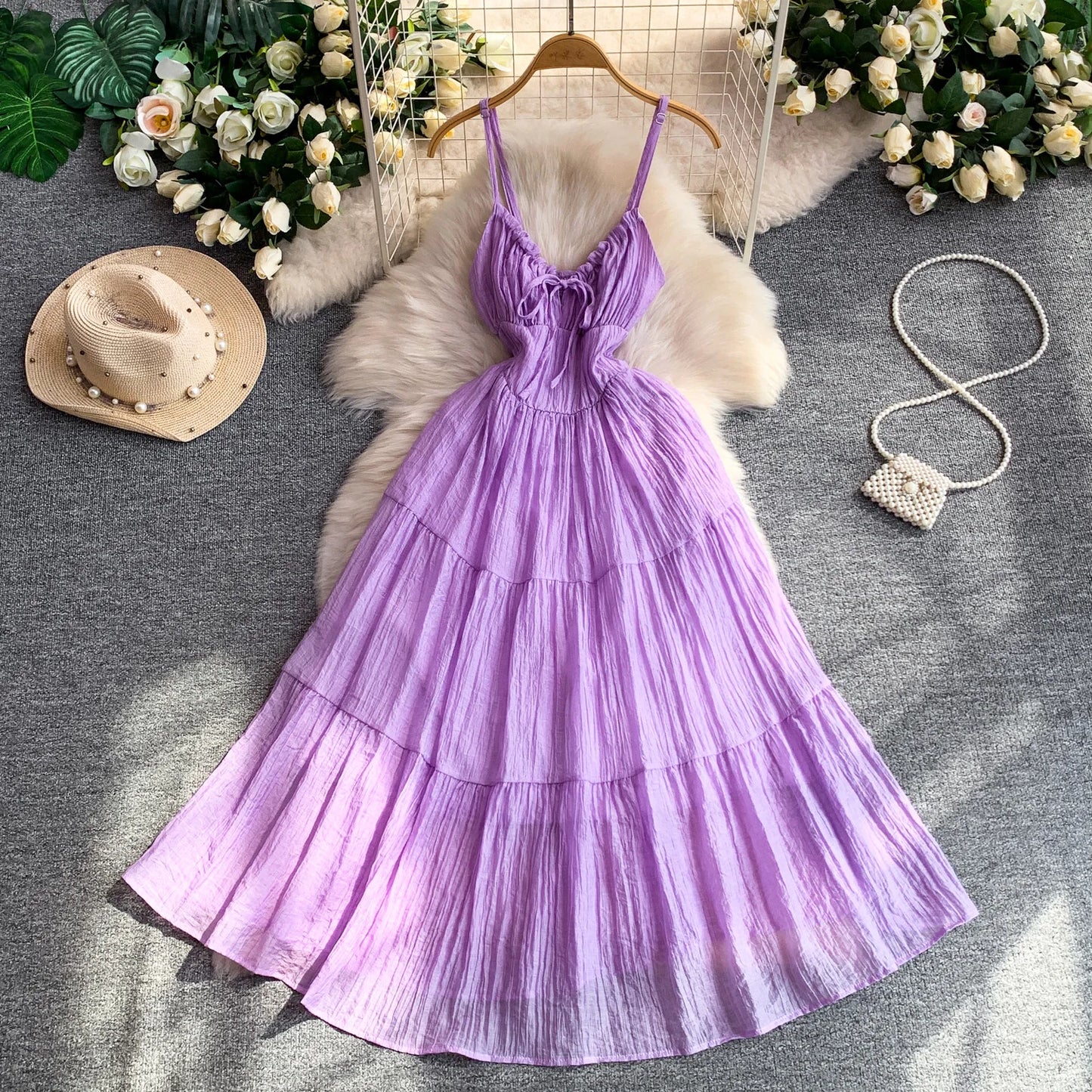 Vestido Elegante Roxo de Verão Feminino com Decote V, Sem Mangas, Cintura Marcada, Detalhes em Gaze, Estilo Casual Confortável para Feriados