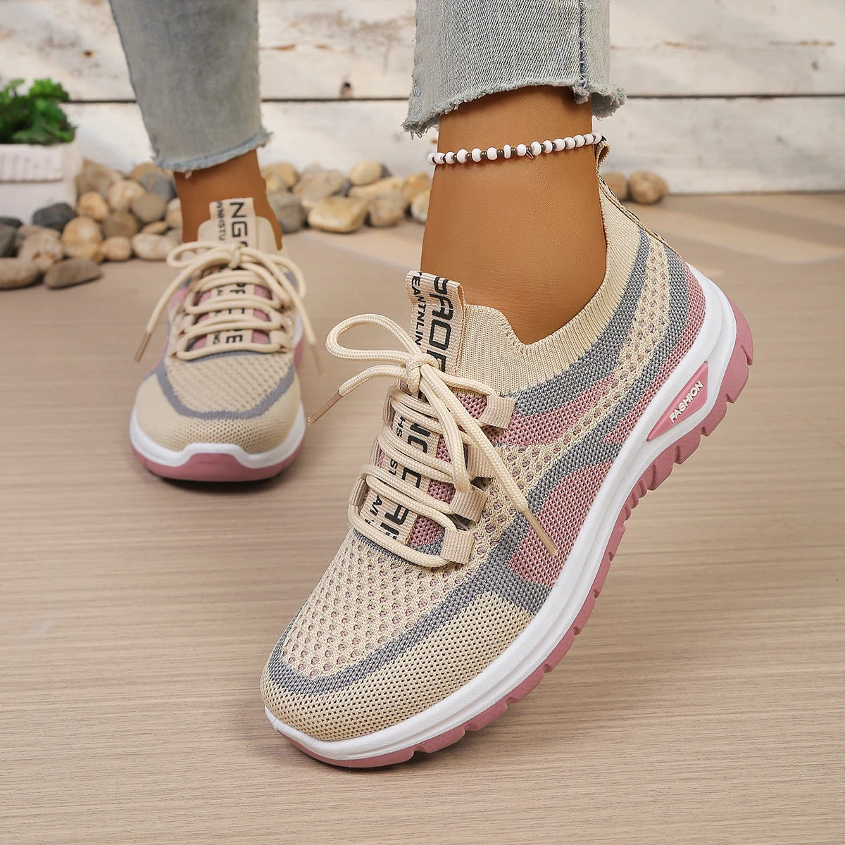 Tênis feminino casual de verão, novo estilo bicolor, versátil, para uso casual e no trabalho.
