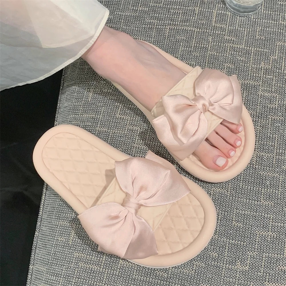 Sandálias de praia femininas de verão, modelo slip-on, com sola plana, antiderrapantes, em PVC com nó, respiráveis e confortáveis para uso em casa.