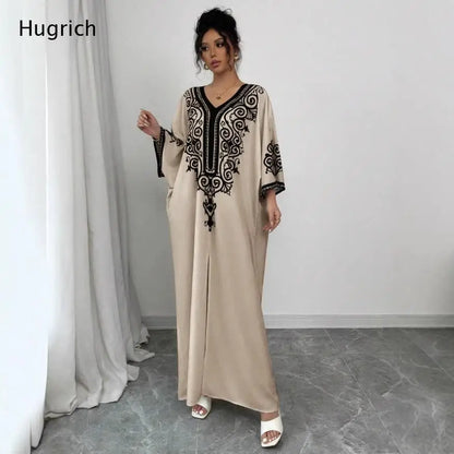 Vestido Maxi Kaftan Bege com Decote em V para Mulheres com Bordado Preto e Manga Batwing Étnica Abaya