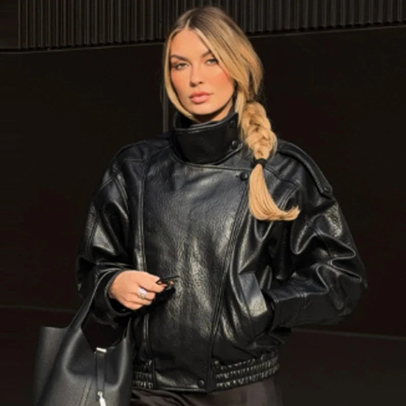 Jaqueta Bomber Feminina HXAO - Nova Coleção - Couro Preto - Modelo Cropped Oversize - Casaco com Zíper e Mangas Longas - Ideal para Atividades ao Ar Livre