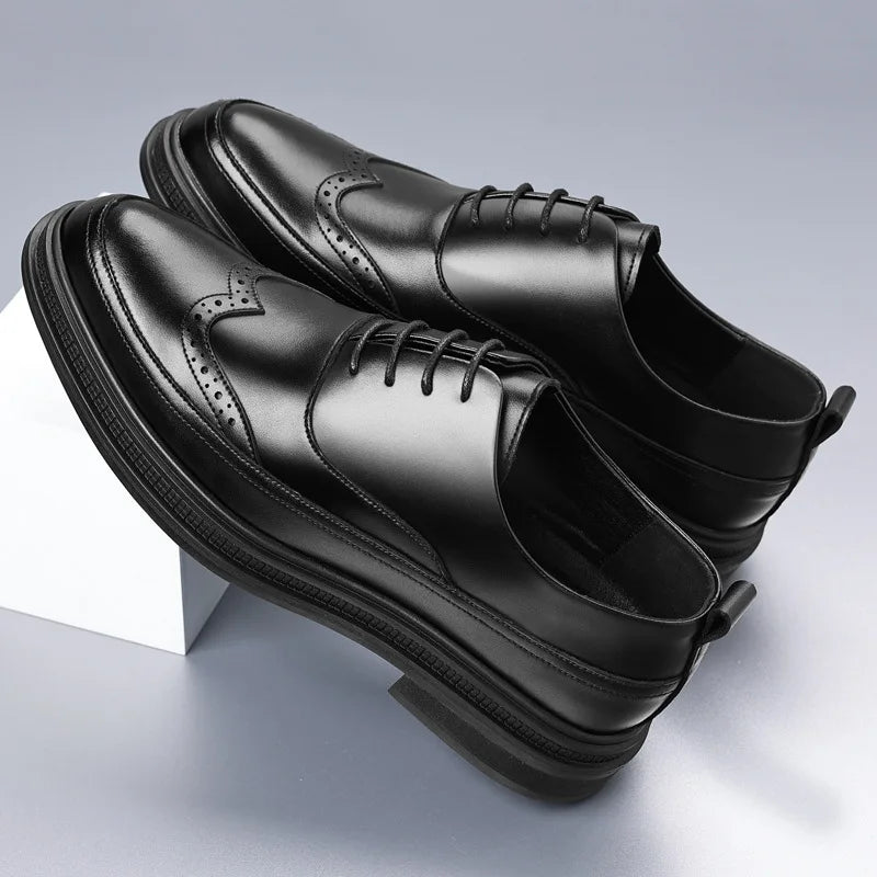 Sapatos Casuais de Couro Masculinos Formais de Negócios Cano Baixo com Cadarço Oxford Brogue Retrô Primavera Outono para Padrinhos