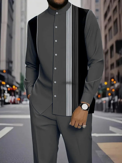 Conjunto de duas peças masculino com camisa de manga comprida com gola alta e estampa de listras verticais coloridas e calça.