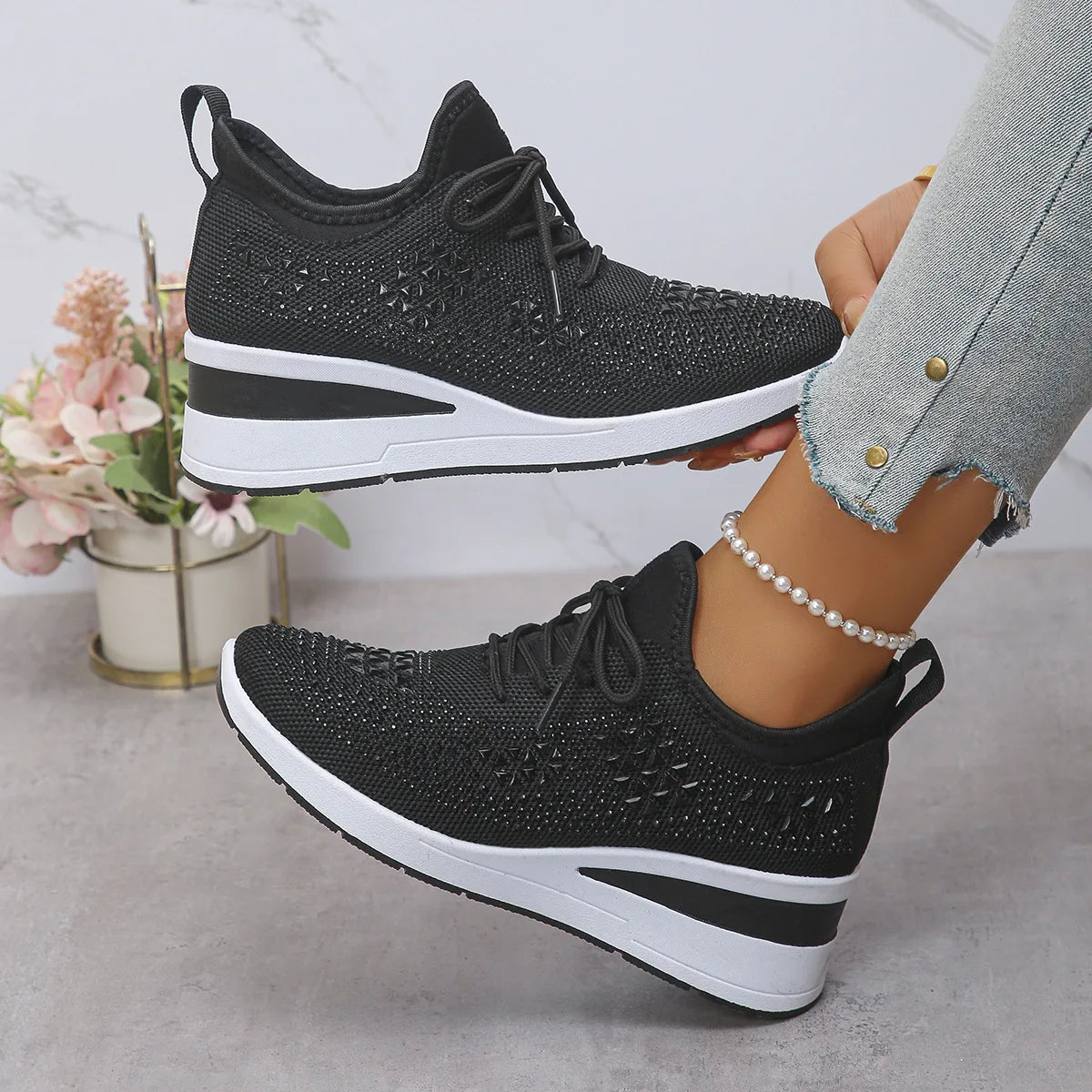 Tênis feminino de plataforma com strass brilhantes, respirável, em malha antiderrapante, ideal para caminhada, tamanhos grandes, solado grosso e cor branca.