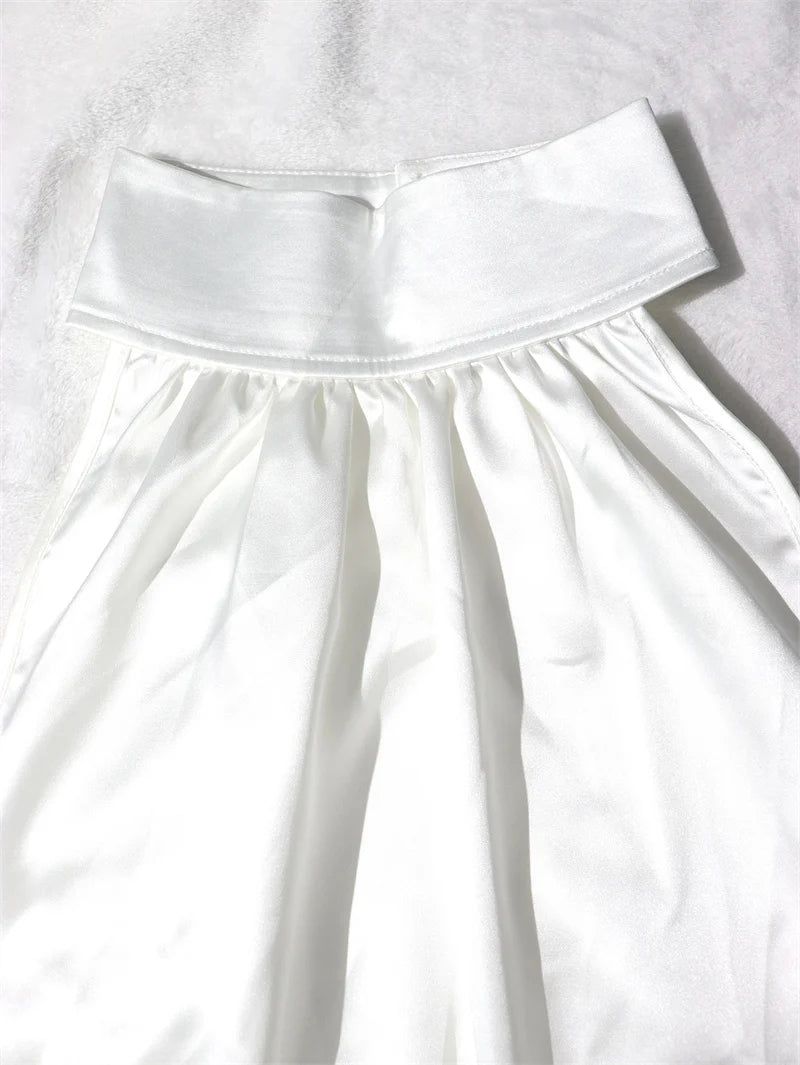 Macacão Feminino Elegante Branco com Retalhos, Perna Larga, Sem Mangas, Gola Halter, para Férias, Peça Única, Estilo Club com Detalhes