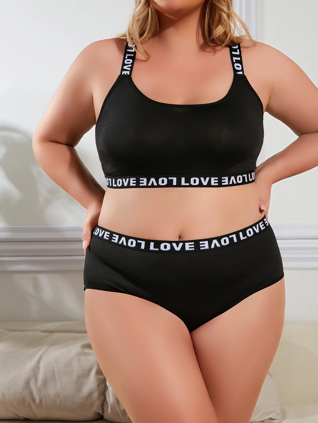 Conjunto de lingerie esportiva feminina plus size com sutiã sexy com detalhes de letras e costas cruzadas, conjunto de duas peças, roupa íntima confortável.