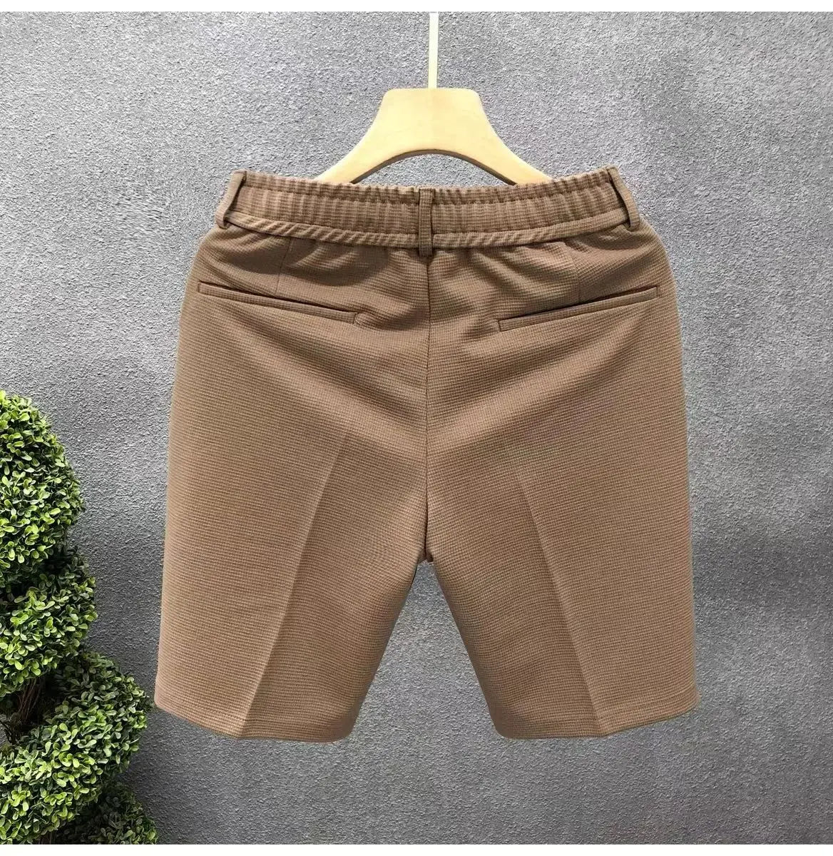 Calças de alfaiataria brancas leves para homens, estilo casual de negócios, calças modernas de verão, calças slim de 5 pontos estilo coreano.
