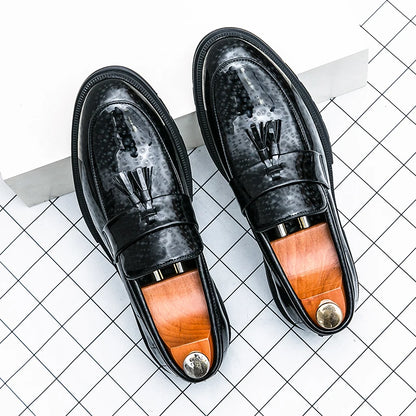 Sapatos de couro brilhante com franjas masculinas de luxo moda negócios escritório oxford mocassins designer italiano casamento sapatos sociais masculinos