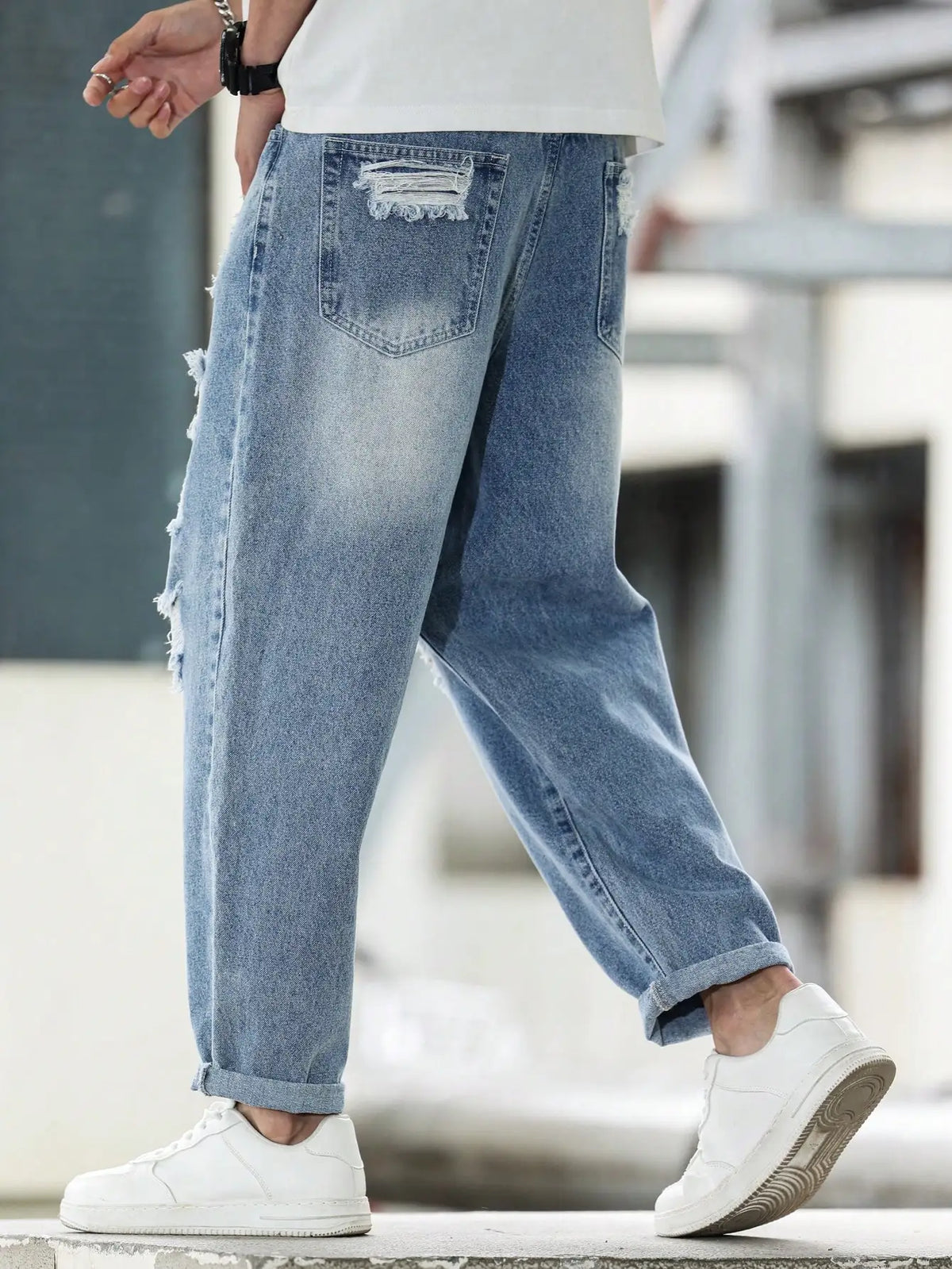 Calça Harém jeans rasgada azul masculina para primavera e outono. Moda de rua. Tendência Casual 。