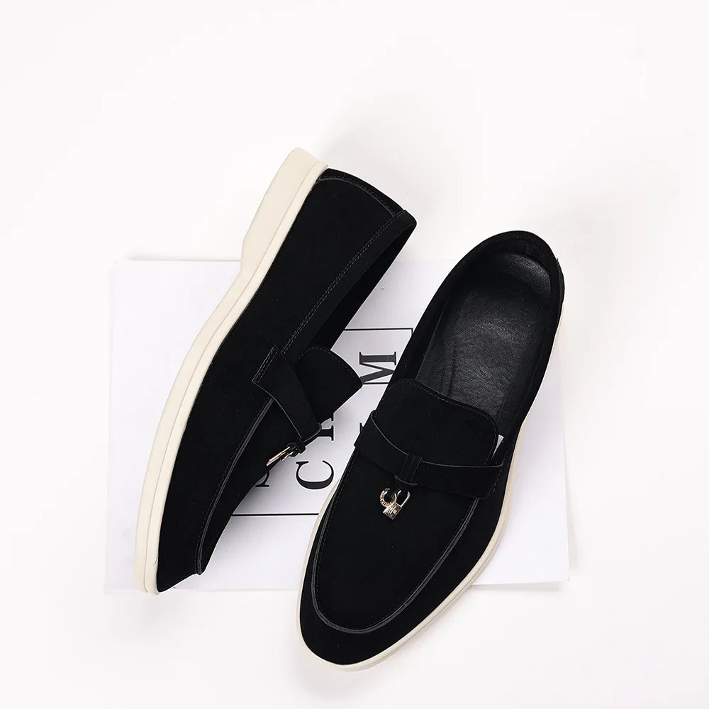 Mocassins Casuais de Tamanho Grande para Homens, Moda Primavera Outono 2026, Novos Sapatos de Couro Camurça de Designer, Sapatos Masculinos de Cor Sólida