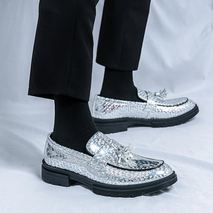 Sapatos de couro brilhante com franjas masculinas de luxo moda negócios escritório oxford mocassins designer italiano casamento sapatos sociais masculinos