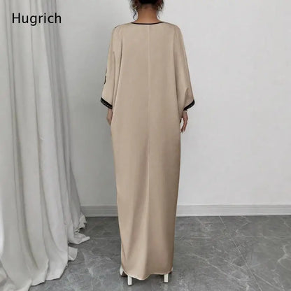 Vestido Maxi Kaftan Bege com Decote em V para Mulheres com Bordado Preto e Manga Batwing Étnica Abaya