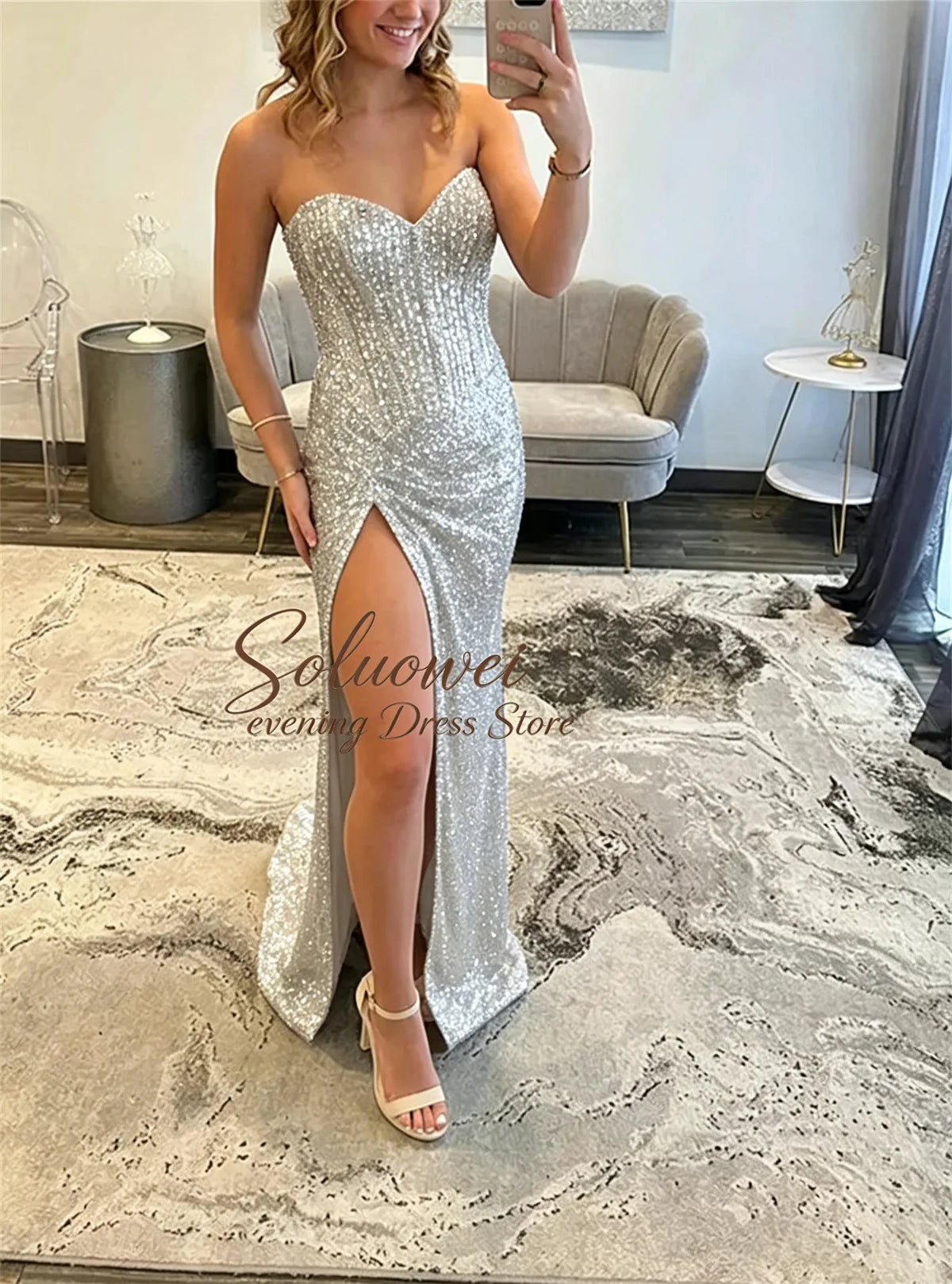 Vestido de Festa Longo Bodycon com Lantejoulas e Corpete, Decote Coração Brilhante, com Miçangas e Fenda Personalizada
