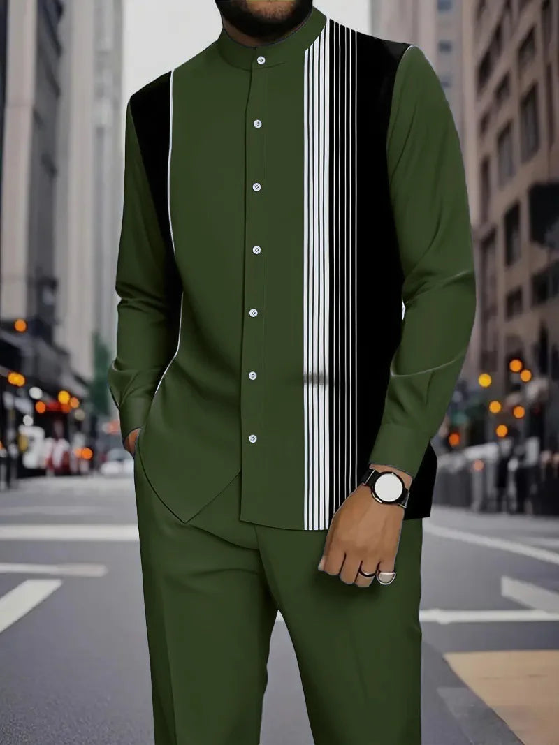 Conjunto de duas peças masculino com camisa de manga comprida com gola alta e estampa de listras verticais coloridas e calça.