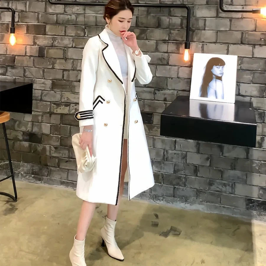 Casaco feminino longo branco de lã, estilo britânico Hepburn, grosso, slim, com abotoamento duplo, novo modelo de roupa de inverno.