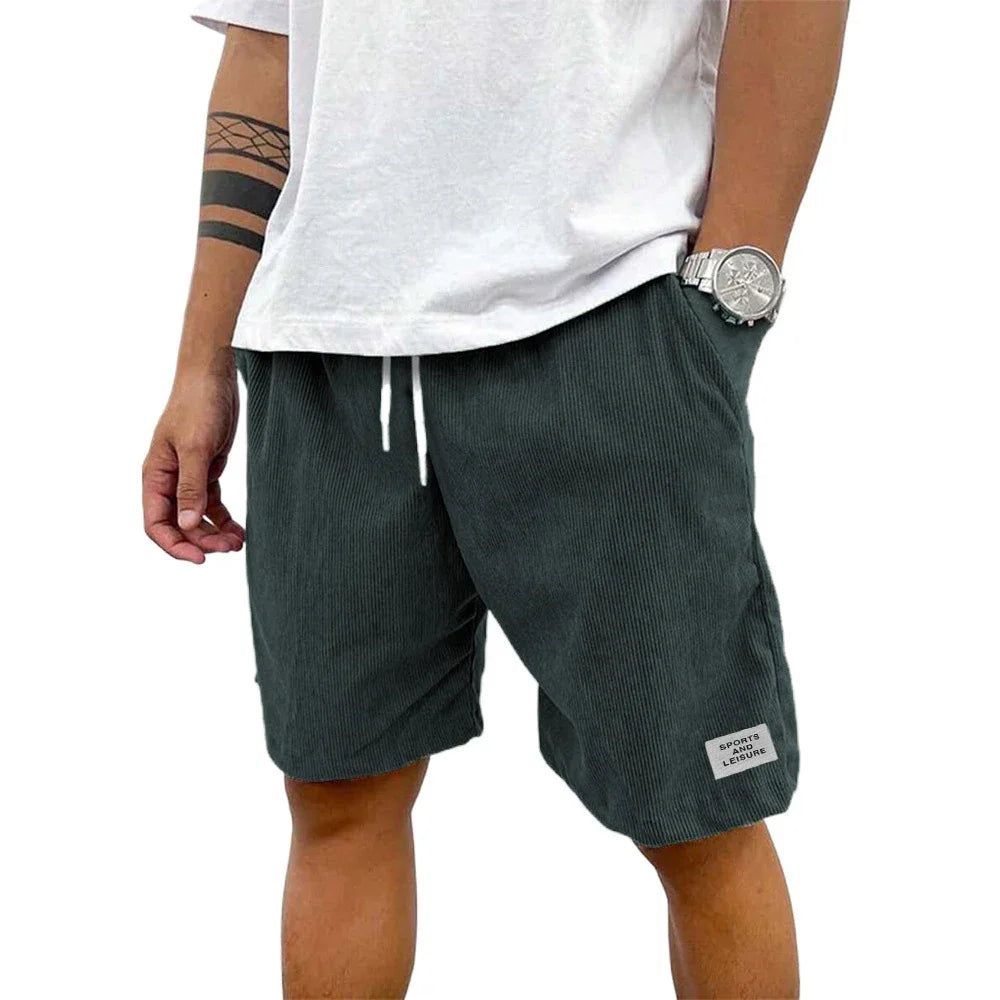 Shorts casuais de verão em veludo cotelê leve para homens, ideais para praia, basquete e outras ocasiões. Cor sólida. Estilo streetwear com etiqueta.