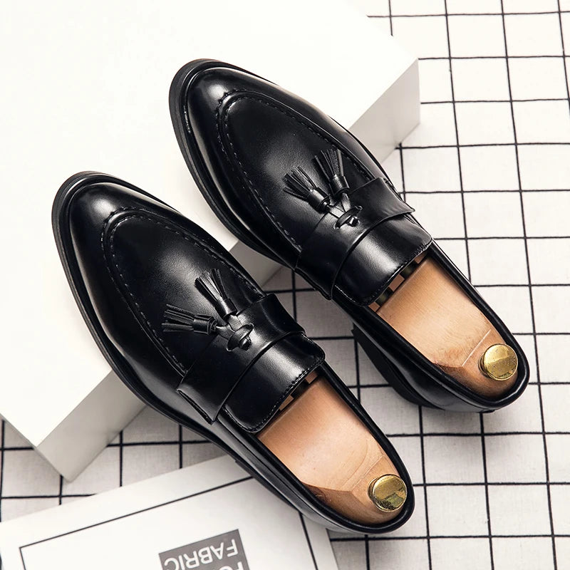 Sapatos de Couro com Franjas para Casamento Masculino, Mocassins Clássicos Formais de Couro, Sapatos Casuais de Negócios para Homens, Sapatos Sociais Brogue
