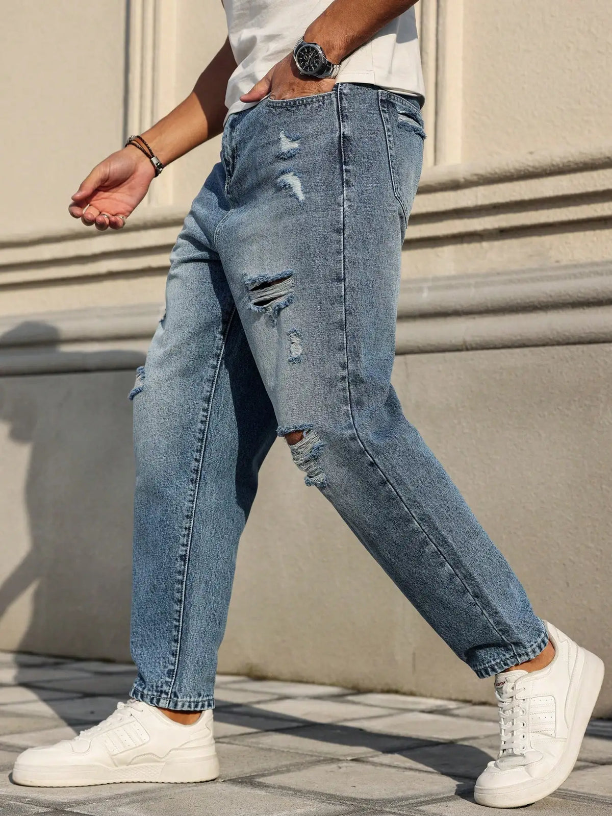 Jeans rasgados azuis masculinos, calças de mendigo retrô desgastadas, calças harém soltas de tendência de rua
