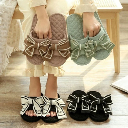 Chinelo de chão com laço Love Bow, plataforma plana e silenciosa, em tecido macio, para uso interno, ideal para mulheres.