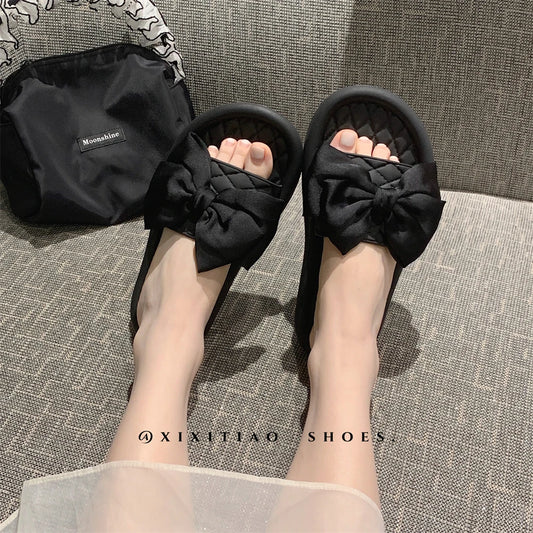 Sandálias de praia femininas de verão, modelo slip-on, com sola plana, antiderrapantes, em PVC com nó, respiráveis e confortáveis para uso em casa.