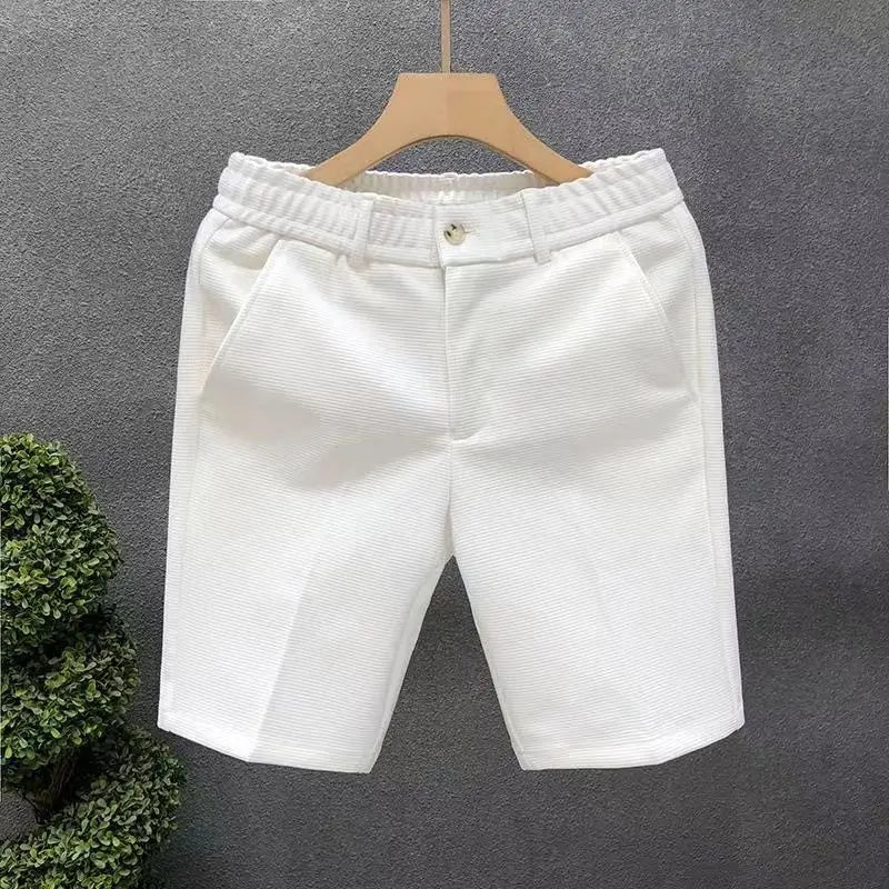 Calças de alfaiataria brancas leves para homens, estilo casual de negócios, calças modernas de verão, calças slim de 5 pontos estilo coreano.