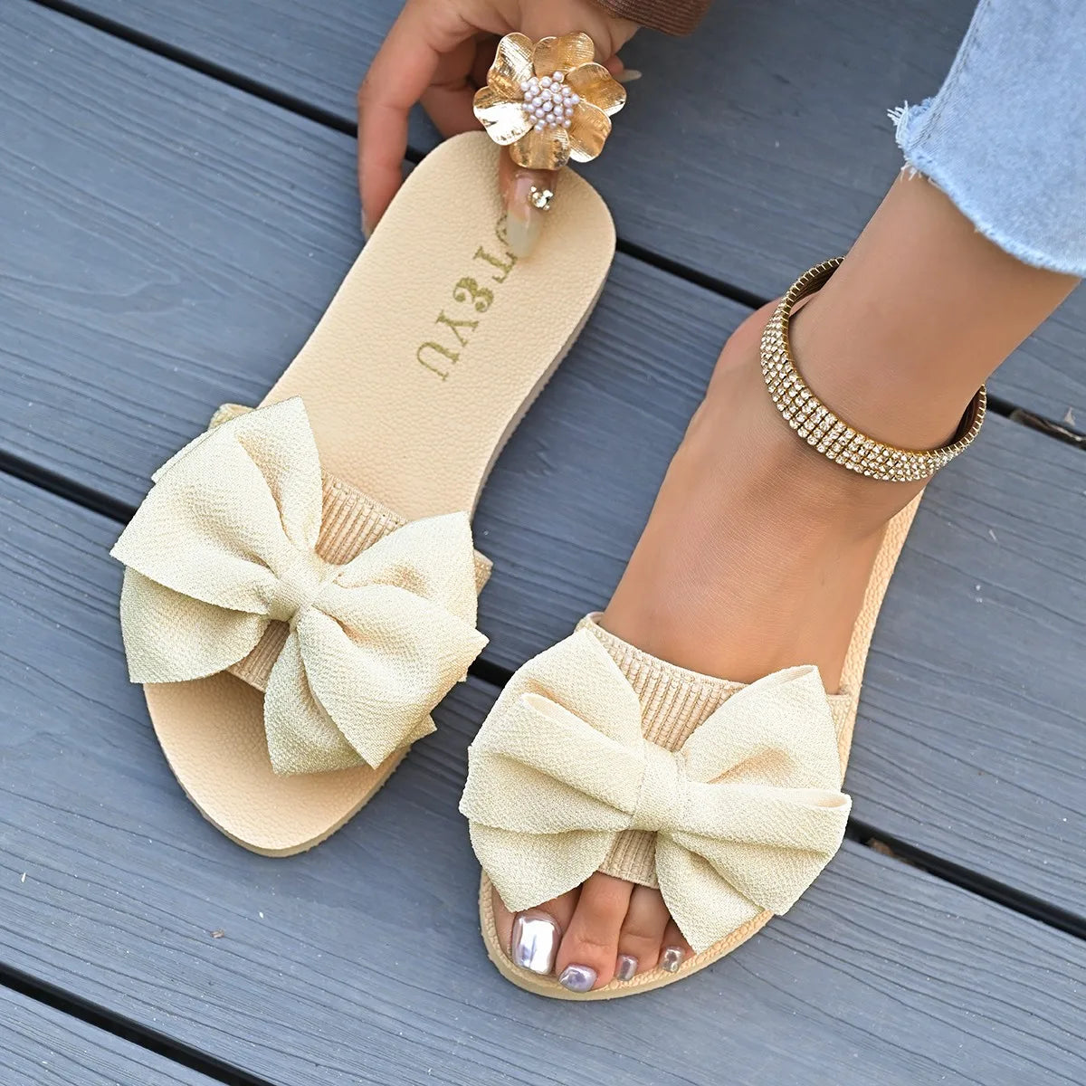 Sandálias femininas elegantes com plataforma e laço, perfeitas para férias no verão de 2026. Confortáveis, com sola macia em EVA, modelo slip-on e elástico.